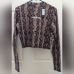 Women's Dickies Camden Cropped Long Sleeve T-Shirt NWT Snakeskin pattern